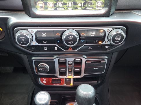 Used 2022 Jeep Gladiator Mojave w/ Trailer Tow Package AWD/4WD image 20