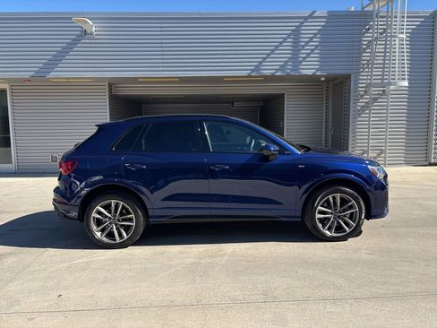 Certified 2025 Audi Q3 2.0T Premium w/ Convenience Package image 4