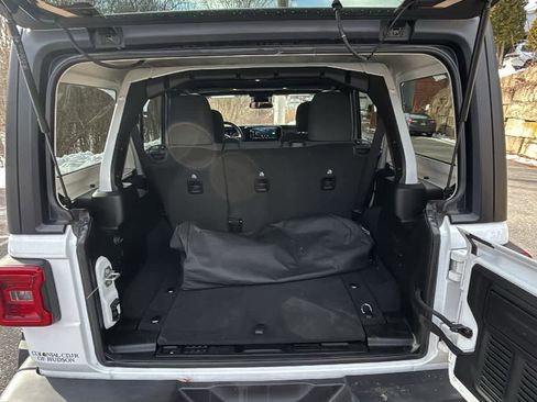 Used 2025 Jeep Wrangler Unlimited Rubicon image 29