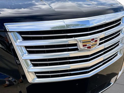 Used 2018 Cadillac Escalade ESV Platinum AWD/4WD image 29