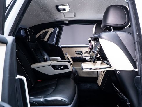 Used 2019 Rolls-Royce Phantom Sedan RWD image 54