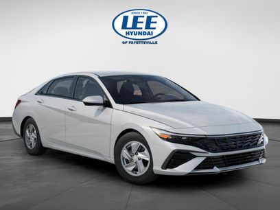 New 2025 Hyundai Elantra SE