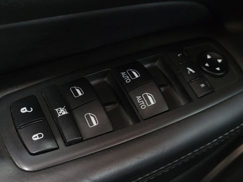 Used 2019 Jeep Grand Cherokee Overland AWD/4WD image 27
