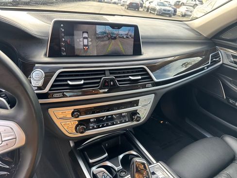Used 2018 BMW 750i xDrive image 29