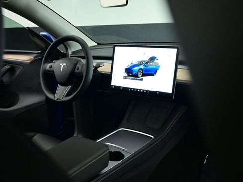 Used 2025 Tesla Model Y Long Range image 60