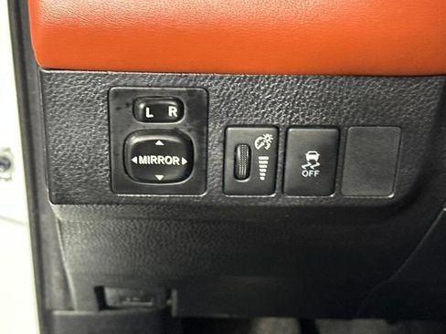 Used 2014 Toyota RAV4 Limited image 19