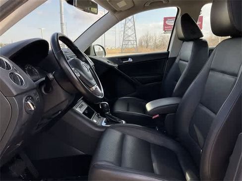 Used 2017 Volkswagen Tiguan S image 13