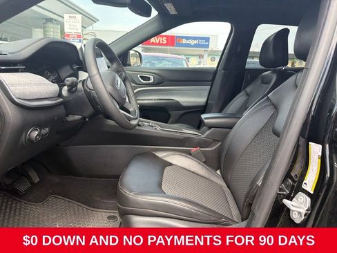 Used 2025 Jeep Compass Latitude w/ Sun & Sound Group AWD/4WD image 6