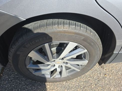 Used 2024 Chevrolet Equinox LT image 9