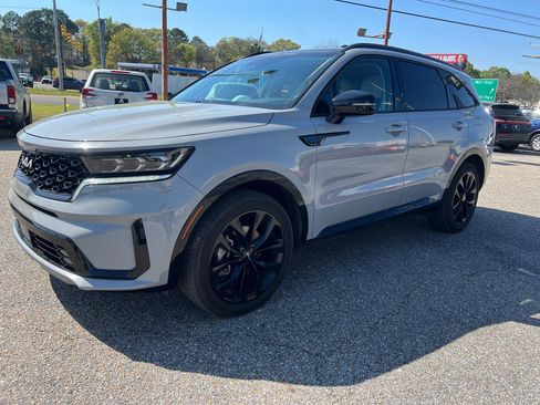 Used 2023 Kia Sorento SX image 4