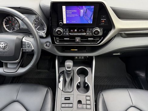 Certified 2023 Toyota Highlander XLE image 22