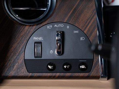 Used 2019 Rolls-Royce Wraith RWD image 59