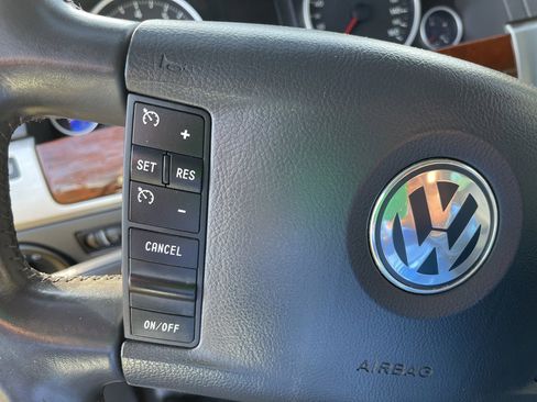 Used 2010 Volkswagen Touareg VR6 w/ Luxury Pkg image 33