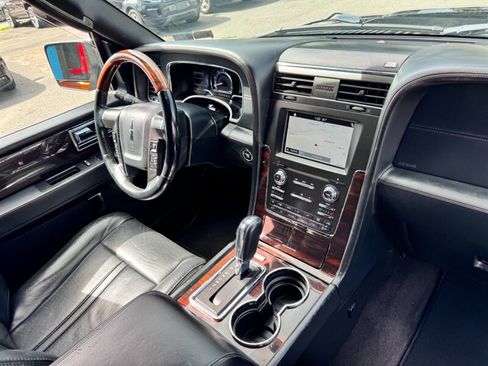 Used 2016 Lincoln Navigator Reserve image 48