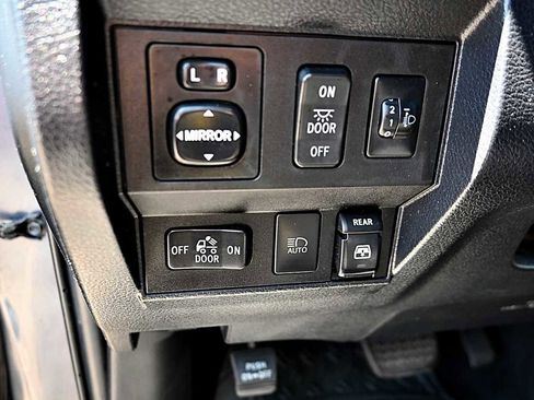 Used 2018 Toyota Tundra SR5 image 18