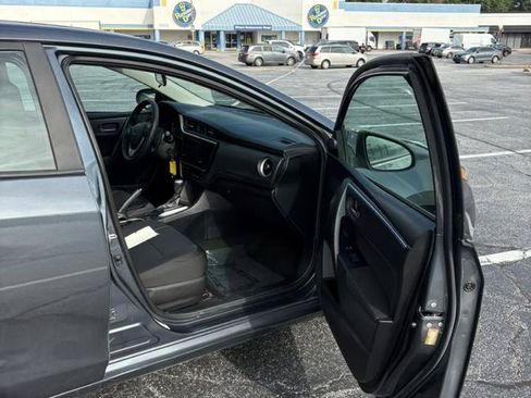 Used 2019 Toyota Corolla LE FWD image 16