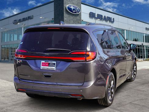 Used 2021 Chrysler Pacifica Touring w/ S Appearance Package image 4