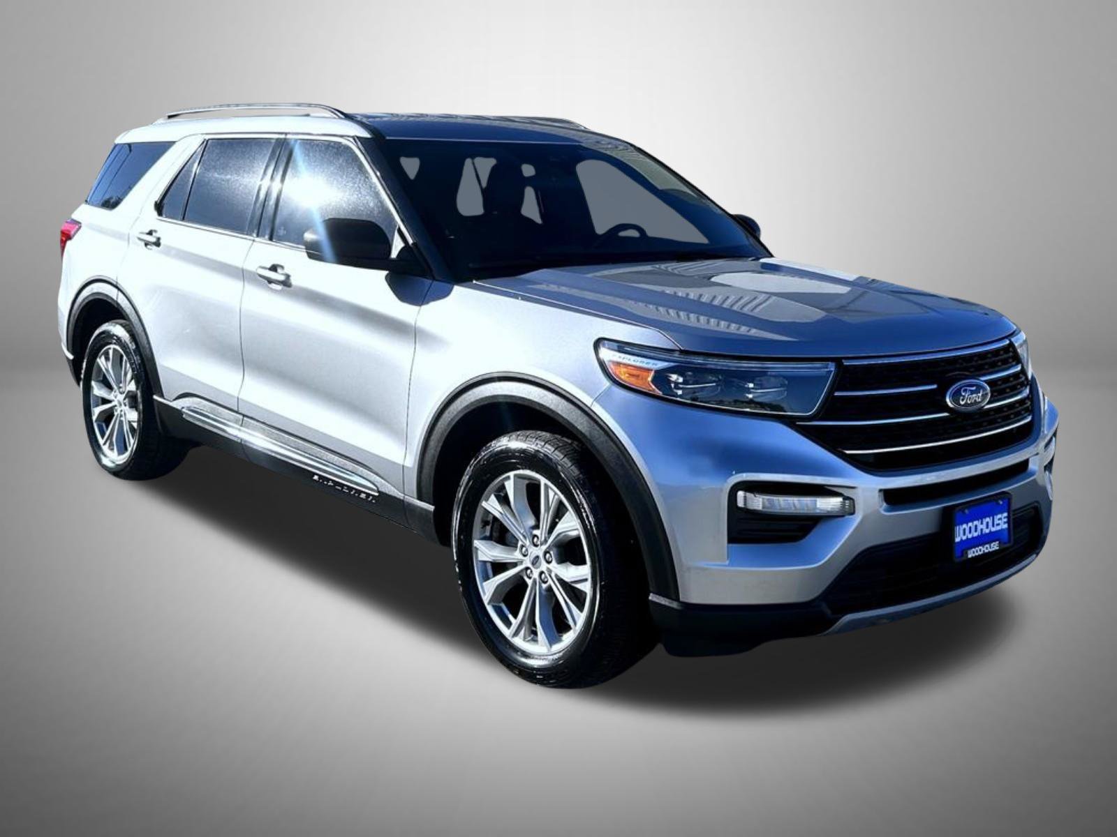 Used 2020 Ford Explorer XLT w/ Equipment Group 202A AWD/4WD image 4