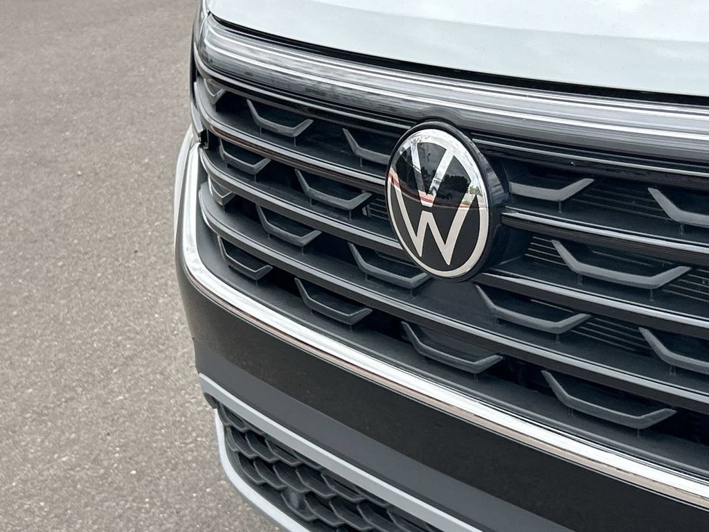Used 2024 Volkswagen Atlas Cross Sport SE FWD image 31