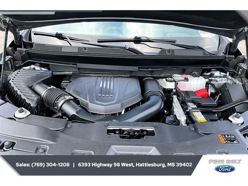 Used 2025 Chevrolet Traverse LT w/ Driver Confidence Package FWD image 8