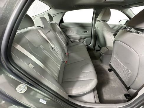 Used 2025 Hyundai Elantra SEL image 27