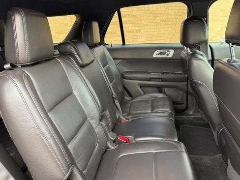 Used 2014 Ford Explorer XLT w/ Equipment Group 202A image 25