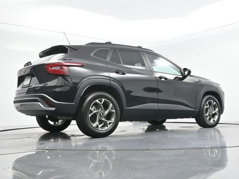 Used 2024 Chevrolet Trax LT w/ Sunroof Package FWD image 49
