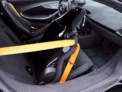 Used 2026 McLaren Artura RWD image 60