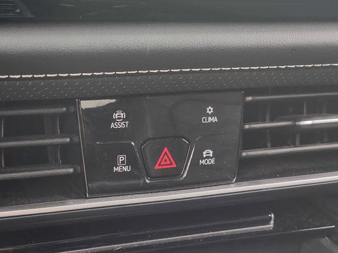 Used 2024 Volkswagen Atlas SE image 16