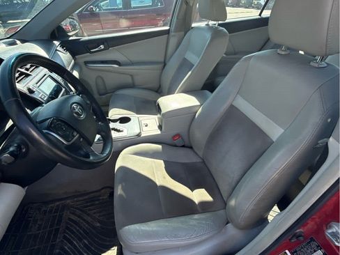Used 2012 Toyota Camry XLE w/ Leather Pkg FWD image 6