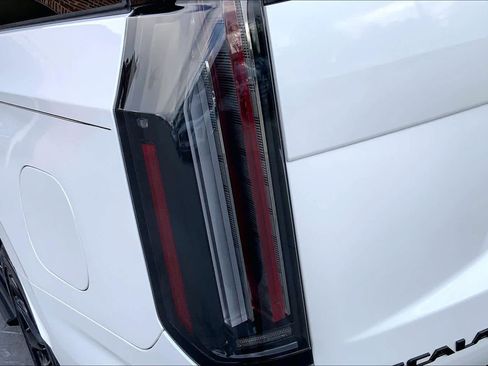 Used 2025 Cadillac Escalade Sport Platinum w/ LPO, ONYX Package image 29