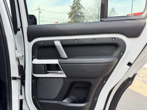 Used 2021 Land Rover Defender 110 X-Dynamic HSE image 25