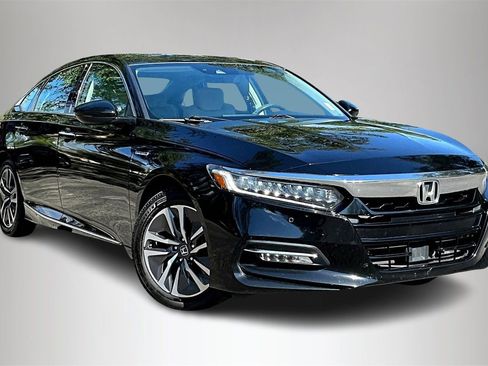 Used 2018 Honda Accord Touring image 2