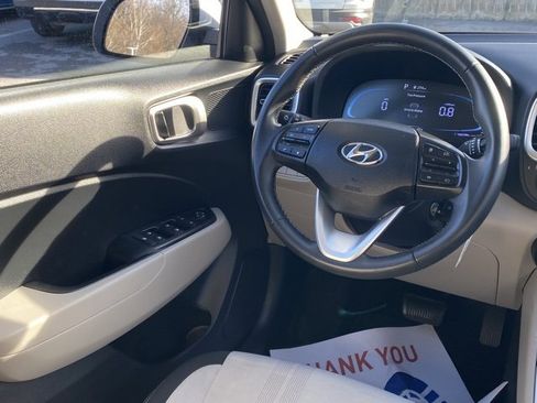 Used 2023 Hyundai Venue SEL image 32