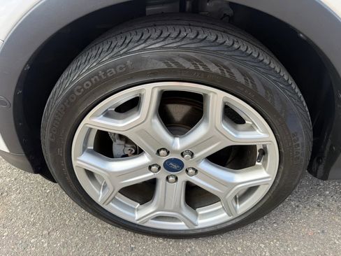 Used 2019 Ford Escape Titanium image 9