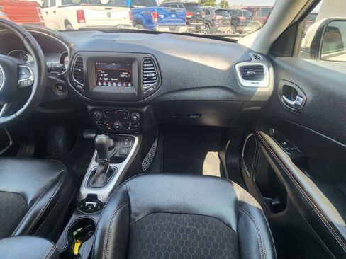 Used 2018 Jeep Compass Latitude w/ Popular Equipment Group AWD/4WD image 17
