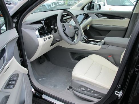 New 2025 Cadillac XT6 Premium Luxury w/ Technology Package image 9