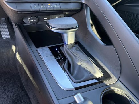 Used 2025 Hyundai Elantra SE image 15