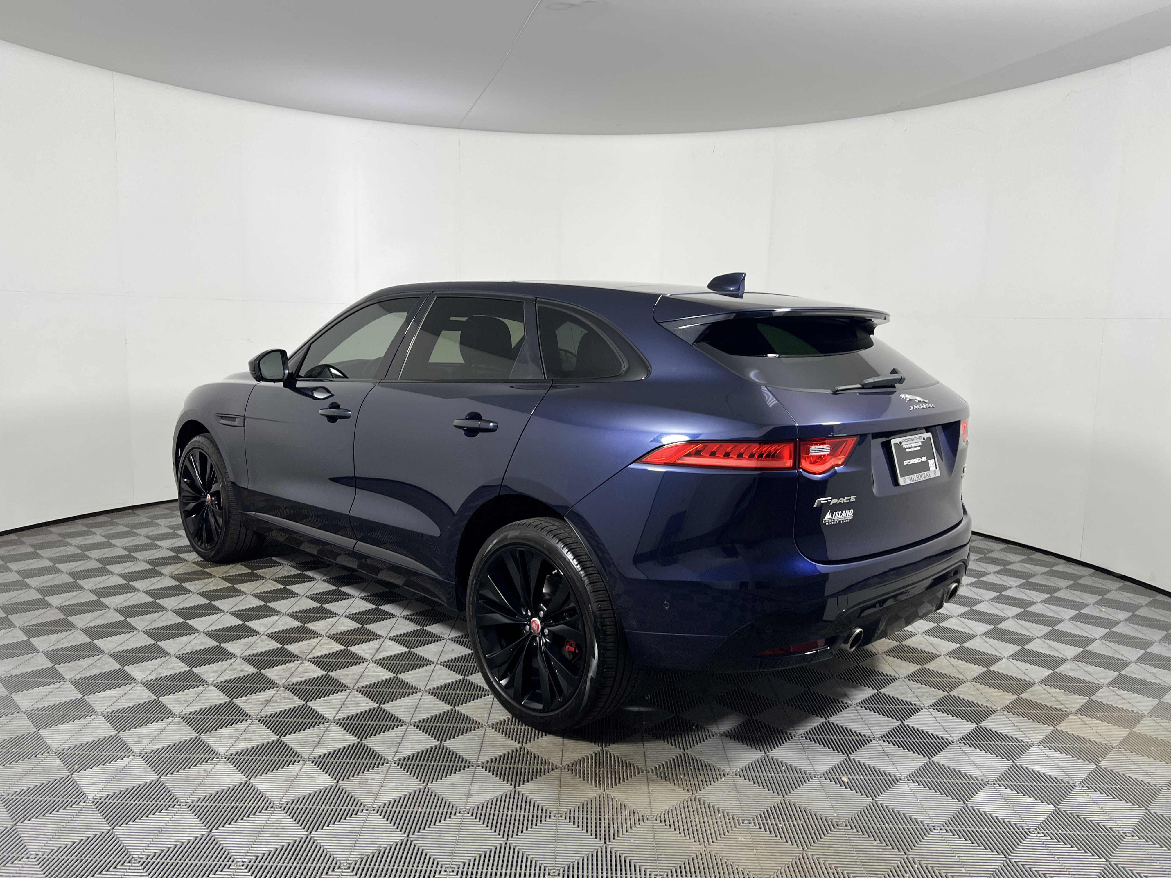 Used 2019 Jaguar F-PACE S AWD/4WD image 3