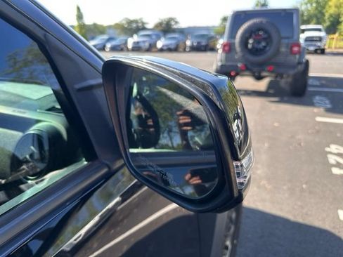 Used 2019 Toyota Tacoma TRD Off-Road w/ Technology Package AWD/4WD image 14