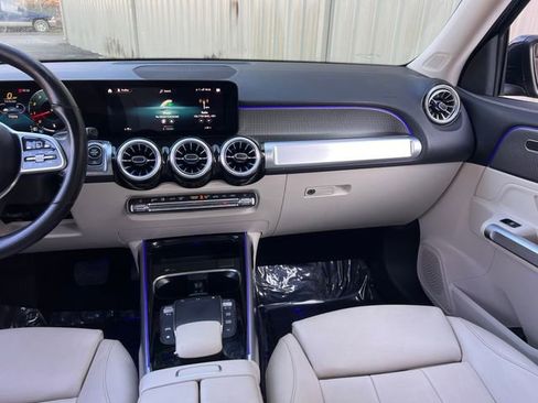 Used 2022 Mercedes-Benz GLB 250 w/ Premium Package Lite image 15