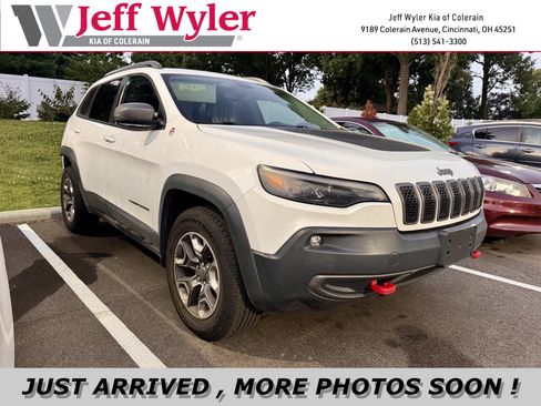 Used 2019 Jeep Cherokee Trailhawk AWD/4WD image 1