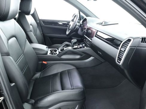 Used 2022 Porsche Cayenne image 24