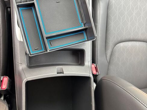 Used 2025 Kia Carnival FWD image 18