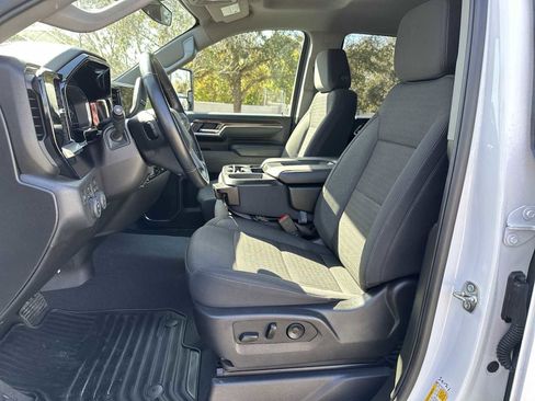 Used 2025 Chevrolet Silverado 2500 LT w/ Convenience Package image 15