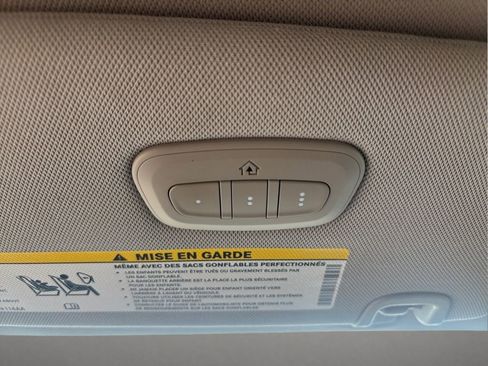 Used 2024 Chrysler Pacifica Limited FWD image 18