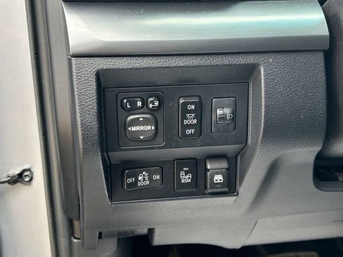 Used 2017 Toyota Tundra Platinum AWD/4WD image 35