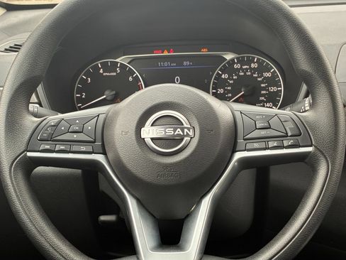 Used 2025 Nissan Altima 2.5 SV FWD image 24