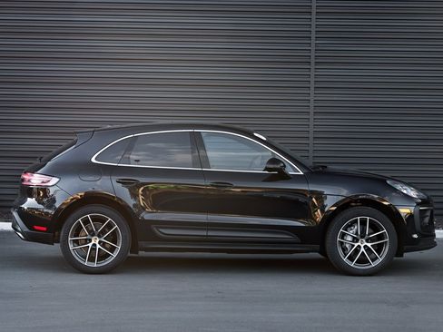 Certified 2024 Porsche Macan image 8