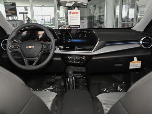 New 2026 Chevrolet Trax LT w/ LPO, Blackout Package FWD image 17